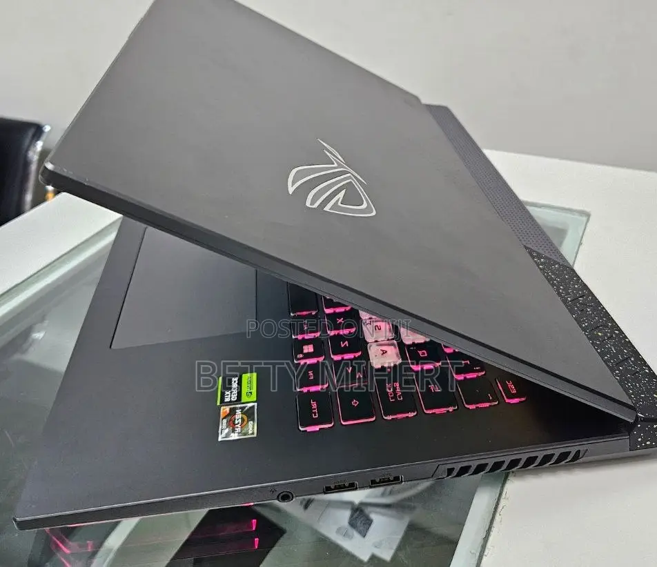 New Laptop Asus ROG Strix G15 16GB AMD Ryzen 7 SSD 1T