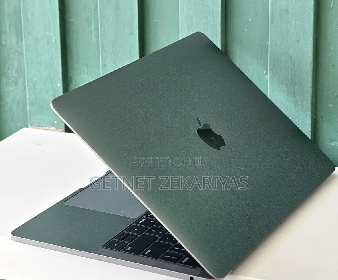 New Laptop Apple MacBook Pro 8GB Intel Core I5 SSD 256GB
