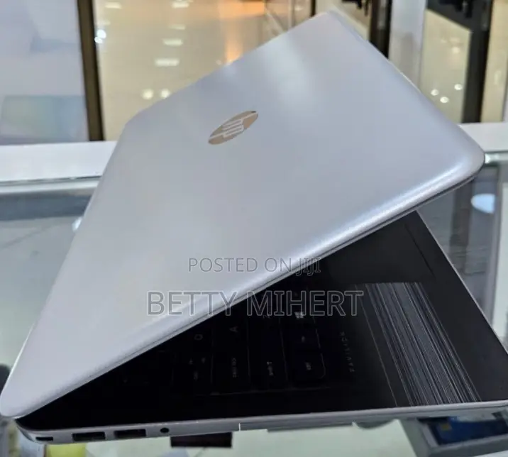 New Laptop HP Pavilion 15 8GB Intel Core i5 SSD 512GB