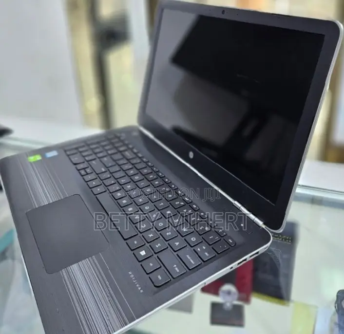 New Laptop HP Pavilion 15 8GB Intel Core i5 SSD 512GB