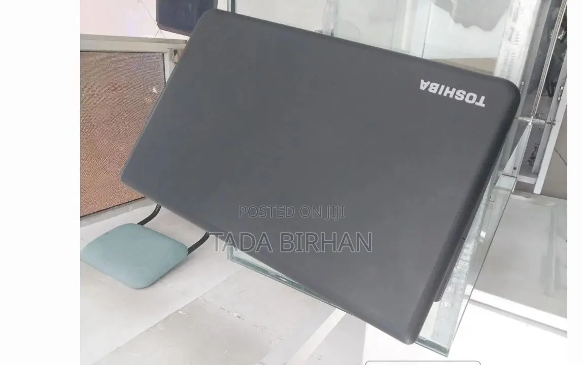 Laptop Toshiba Satellite C850 4GB Intel Core i5 HDD 350GB