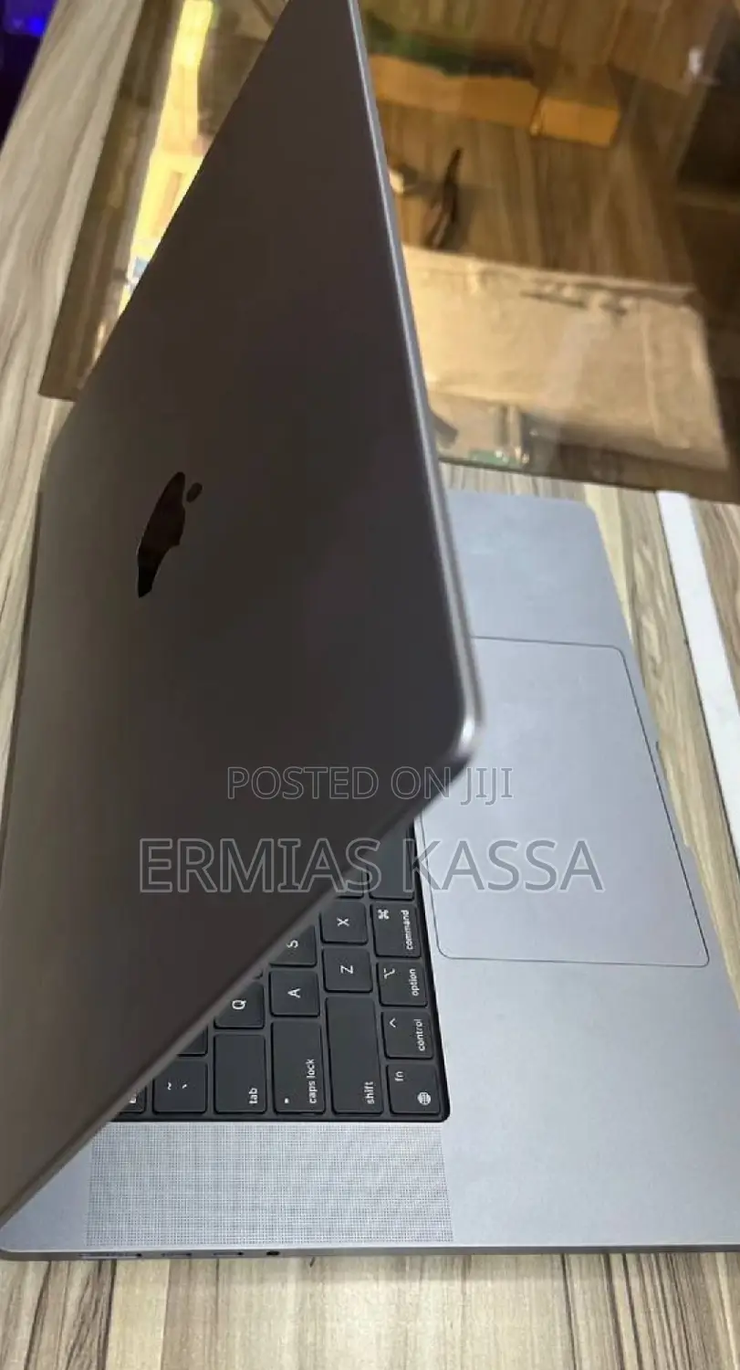 New Laptop Apple MacBook Pro 2021 M1 32GB Apple M1 Pro SSD 512GB