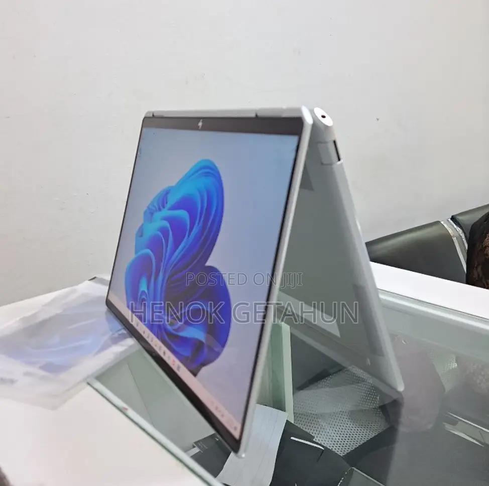 New Laptop HP Spectre 8GB Intel Core I5 SSD 512GB