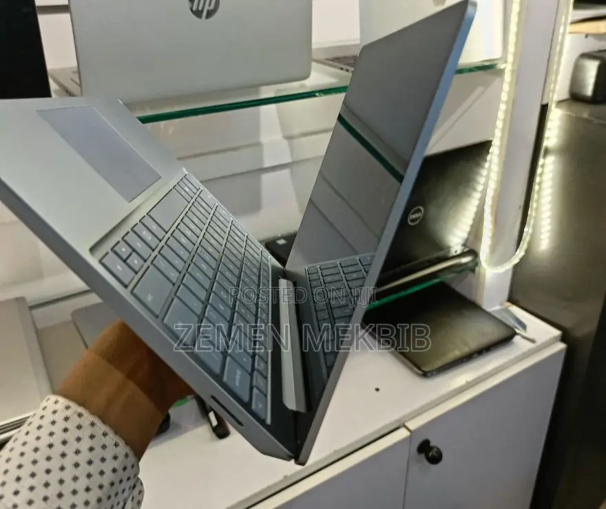 New Laptop Microsoft Surface Pro 9 8GB Intel Core I5 SSD 256GB