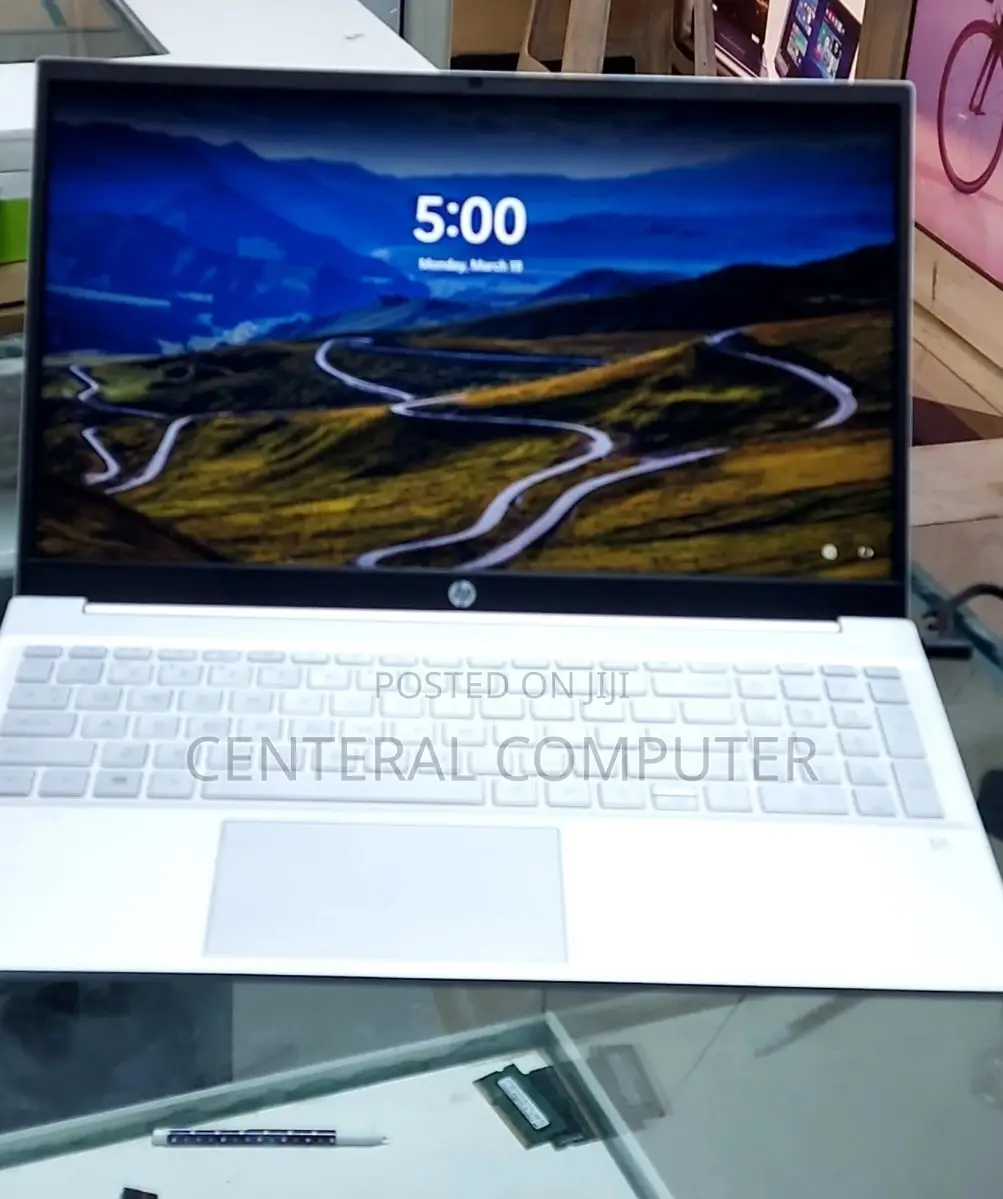 New Laptop HP Pavilion 17t 8GB Intel Core I7 SSD 512GB