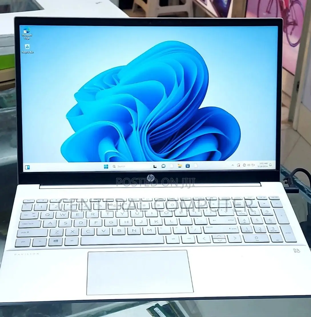 New Laptop HP Pavilion 17t 8GB Intel Core I7 SSD 512GB