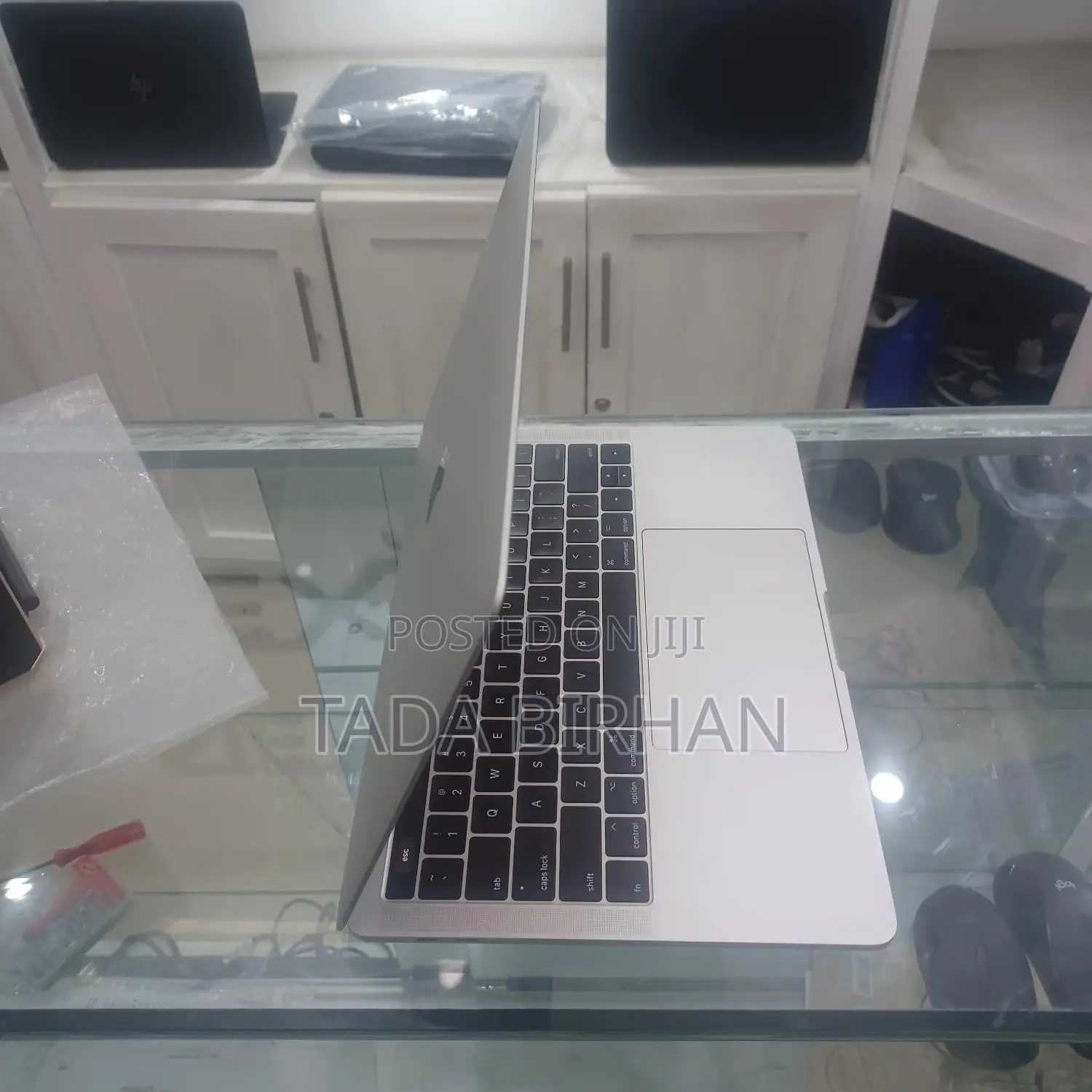 New Laptop Apple MacBook Pro 2017 8GB Intel Core i5 SSD 256GB