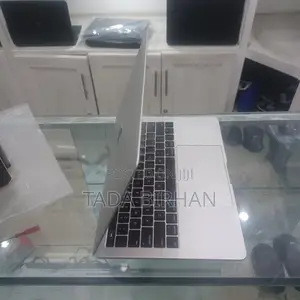 Photo - New Laptop Apple MacBook Pro 2017 8GB Intel Core i5 SSD 256GB