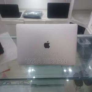 New Laptop Apple MacBook Pro 2017 8GB Intel Core i5 SSD 256GB