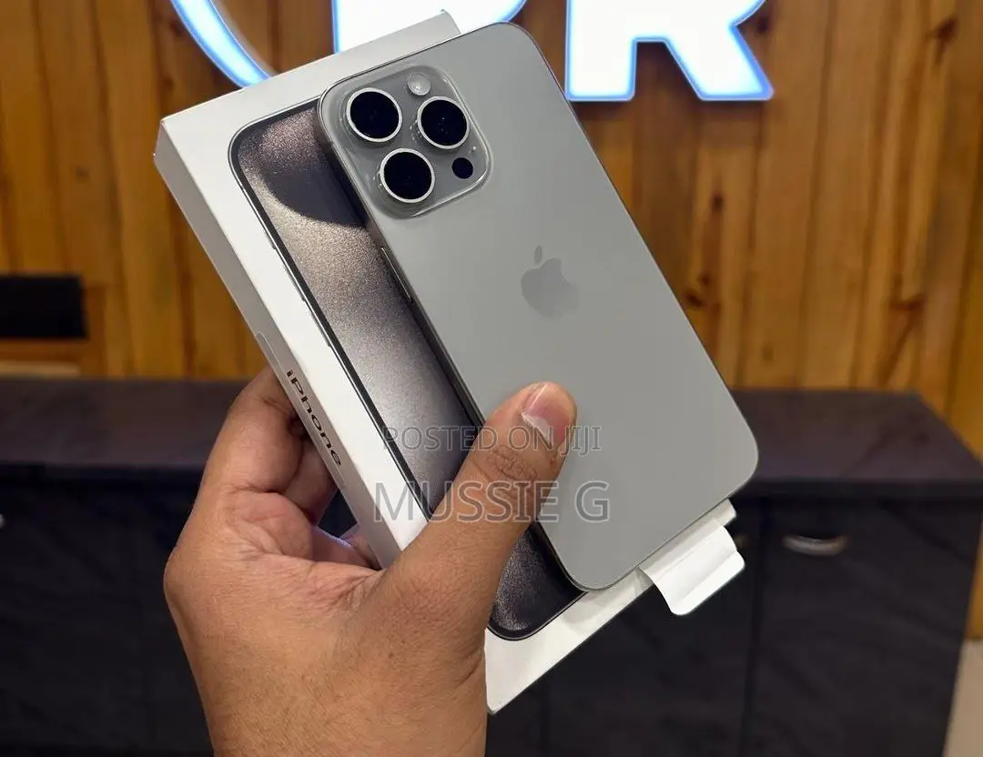 New Apple iPhone 15 Pro Max 256 GB Silver