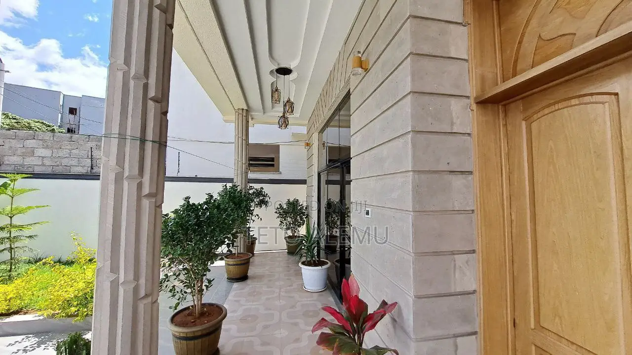6bdrm Apartment in የሚሸጥ ቪላ ጃክሮስ, Bole for sale