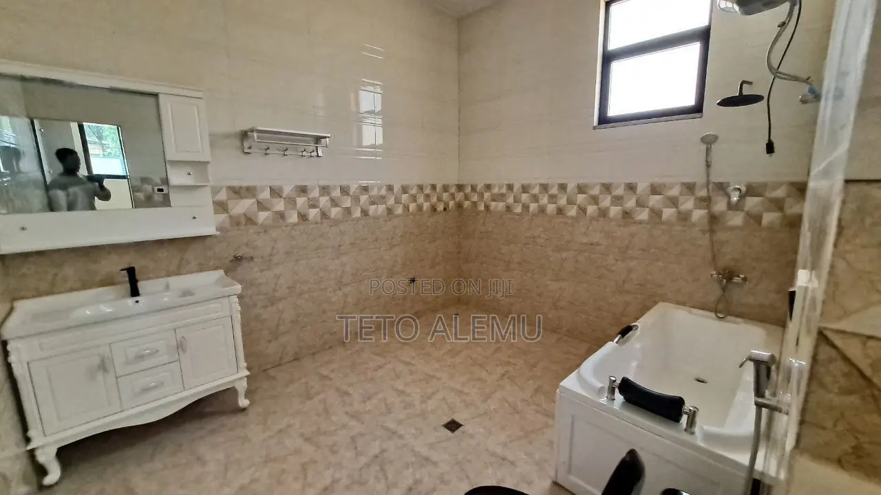 6bdrm Apartment in የሚሸጥ ቪላ ጃክሮስ, Bole for sale