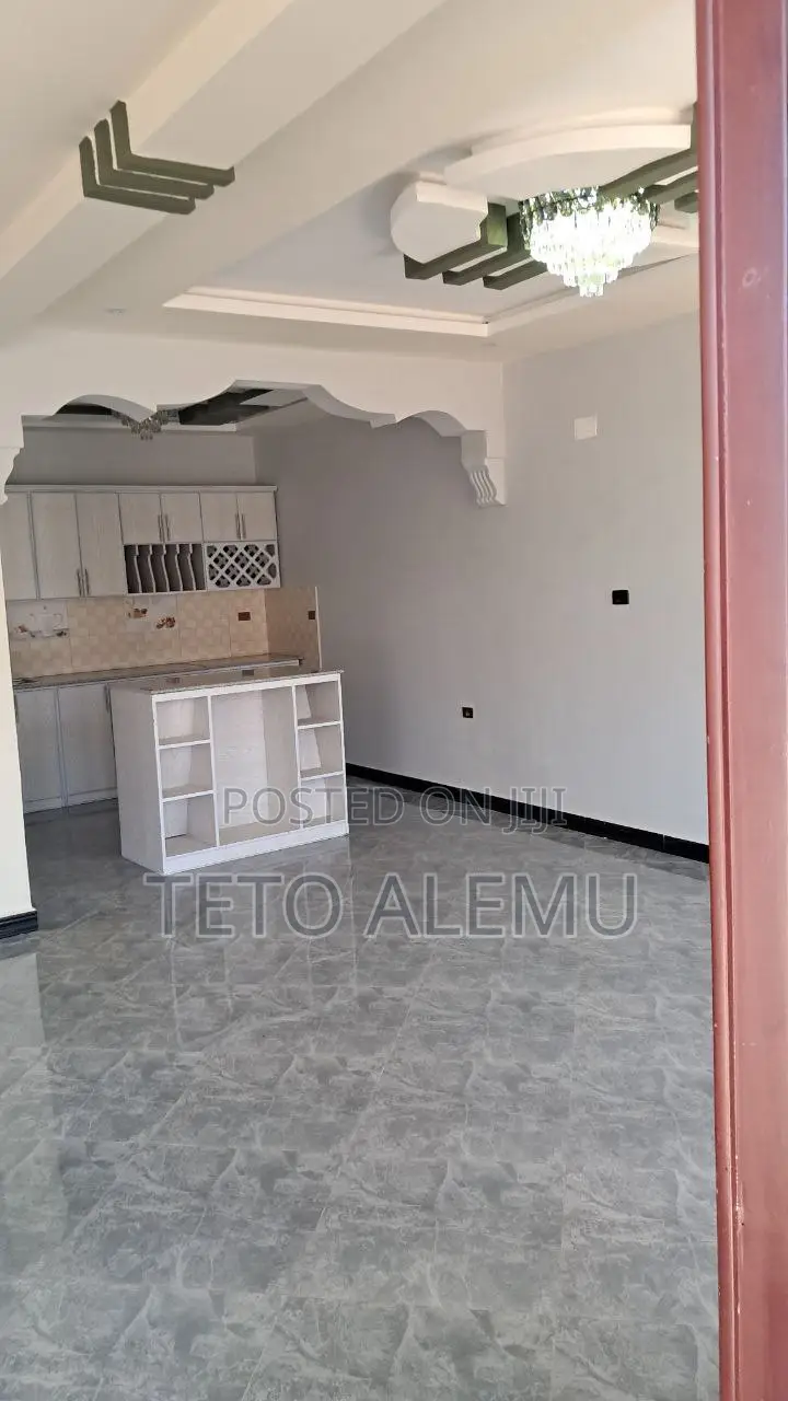 5bdrm House in የሚሸጥ ቤት አያት, Bole for sale