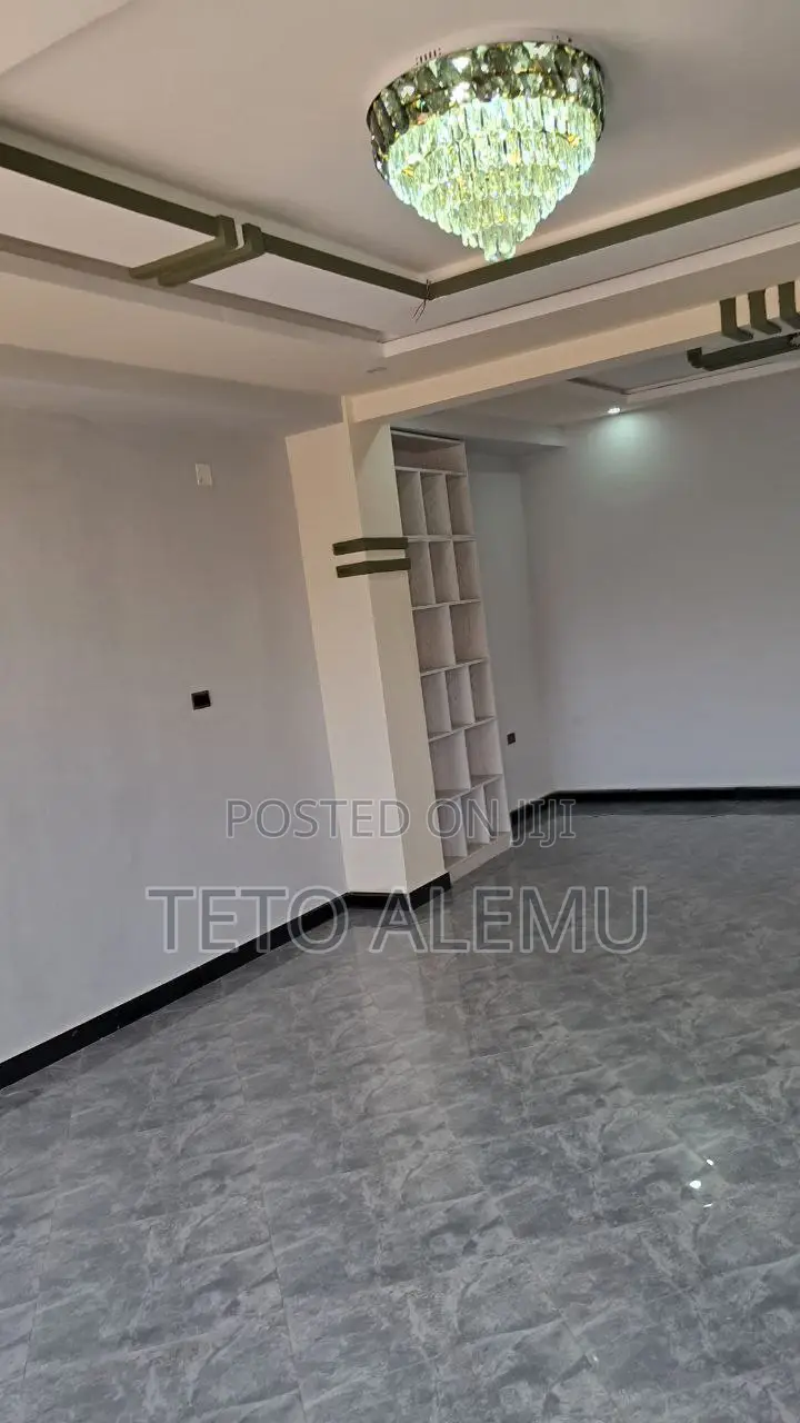 5bdrm House in የሚሸጥ ቤት አያት, Bole for sale