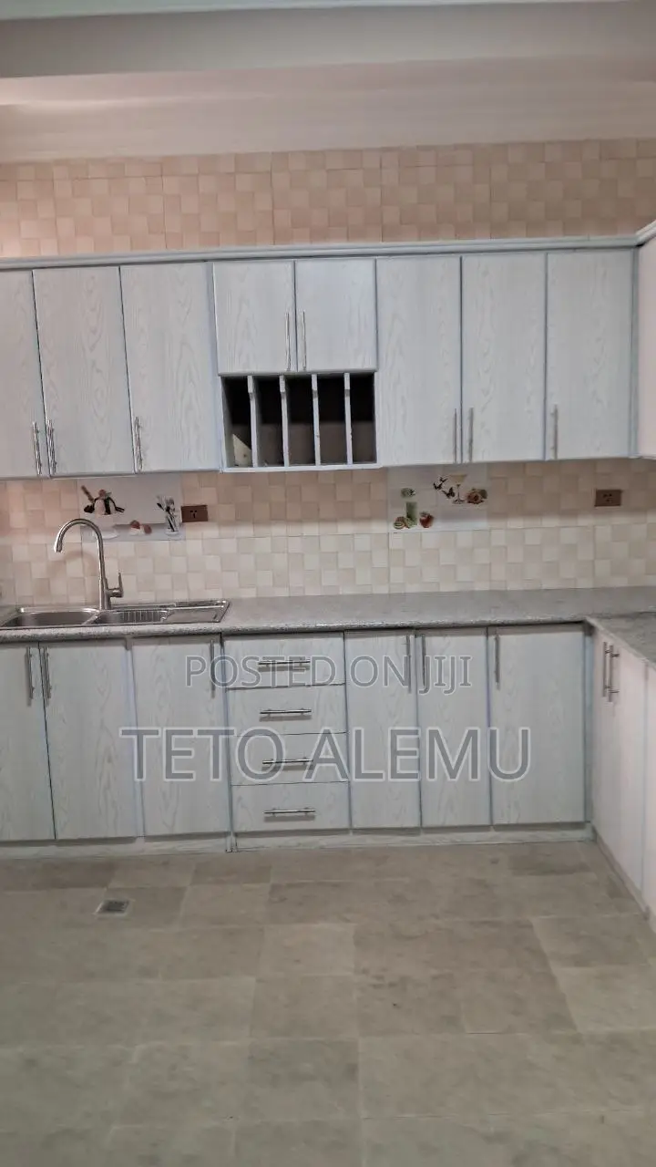 5bdrm House in የሚሸጥ ቤት አያት, Bole for sale