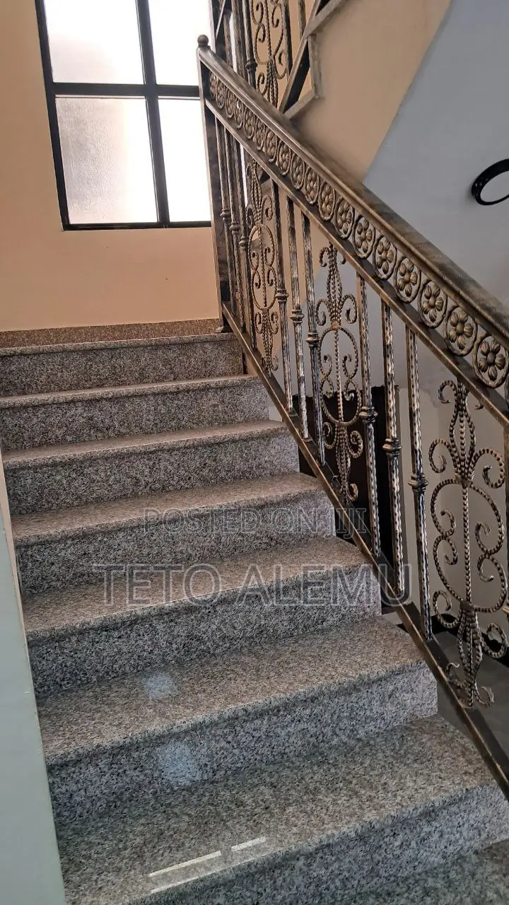 5bdrm House in የሚሸጥ ቤት አያት, Bole for sale