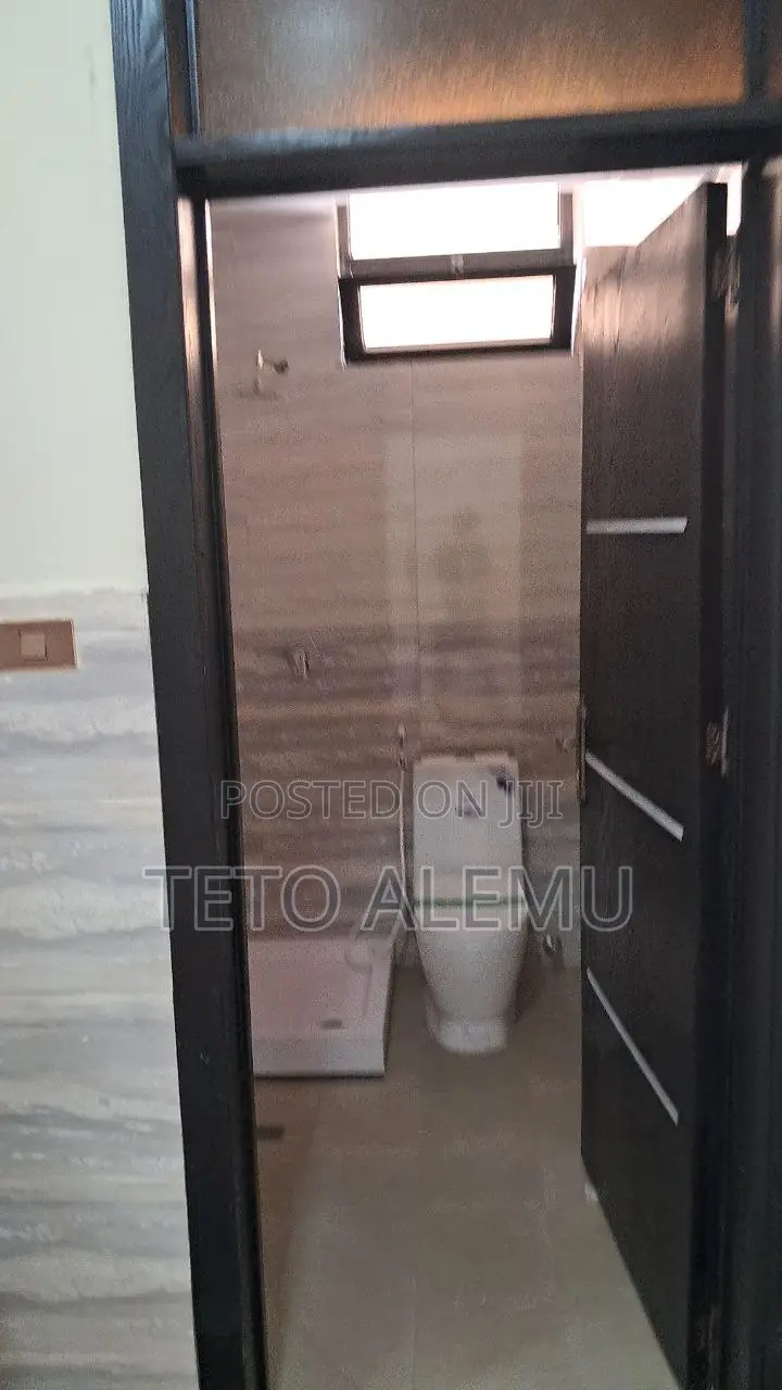 5bdrm House in የሚሸጥ ቤት አያት, Bole for sale