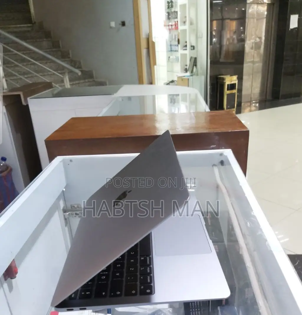 New Laptop Apple MacBook Air 2020 8GB Apple M1 SSD 256GB