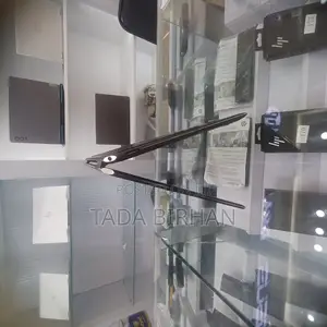 New Laptop HP Spectra 13 16GB Intel Core I7 SSD 1T