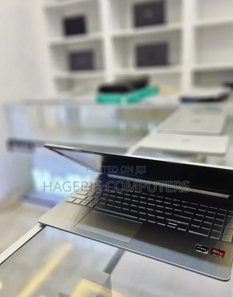 Laptop HP Pavilion 15-Eh0050wm 8GB AMD Ryzen 5 SSD 512GB