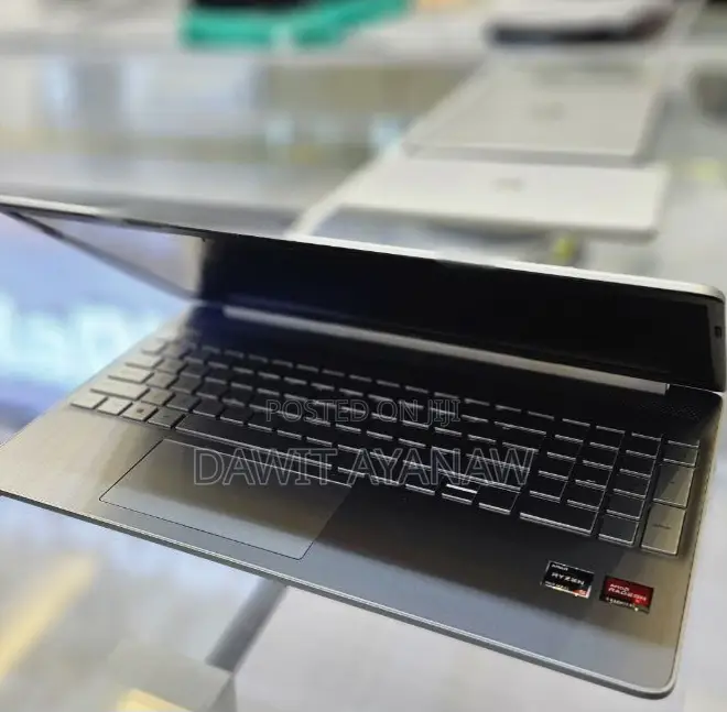 New Laptop HP 8GB AMD Ryzen 5 SSD 512GB