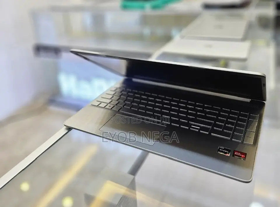 New Laptop HP 8GB AMD Ryzen 5 SSD 512GB
