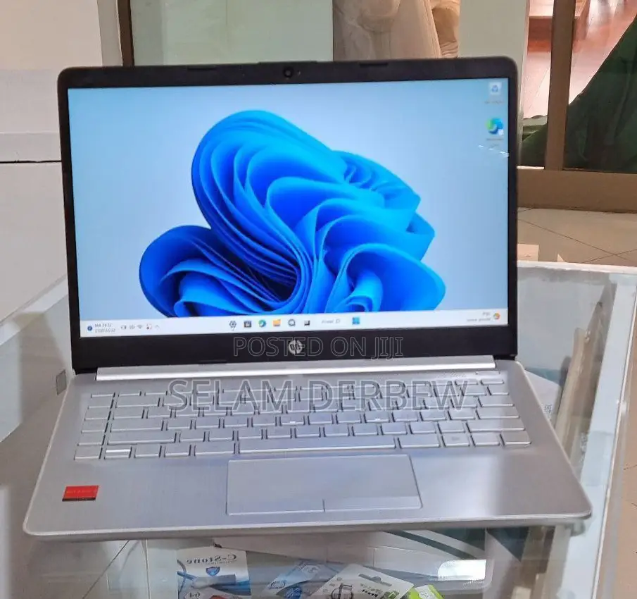 New Laptop HP Stream Notebook 8GB Intel Core I5 HDD 1T