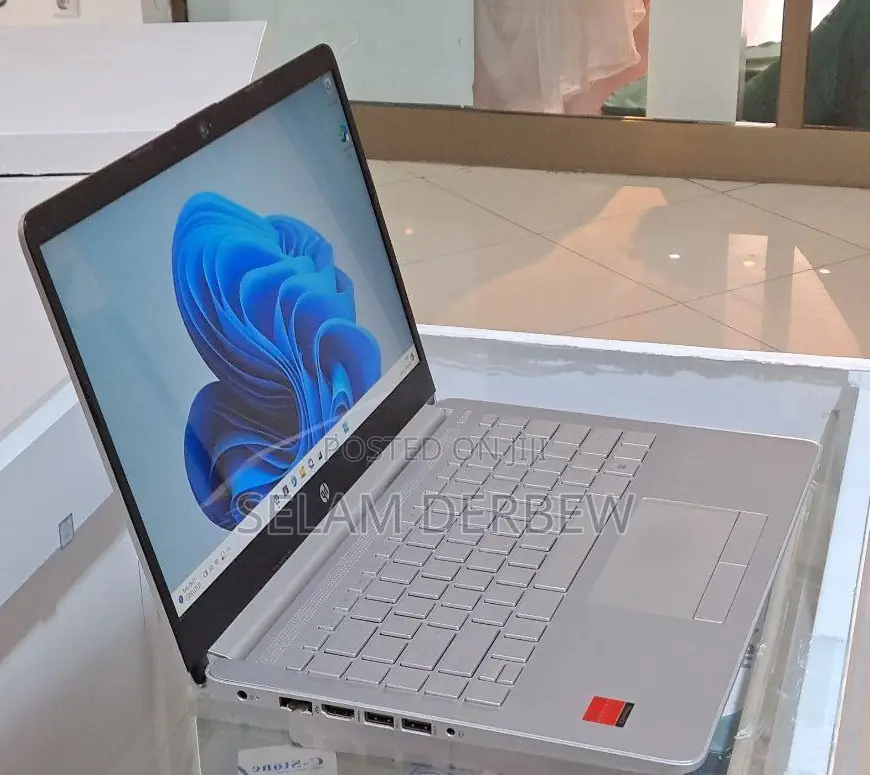 New Laptop HP Stream Notebook 8GB Intel Core I5 HDD 1T