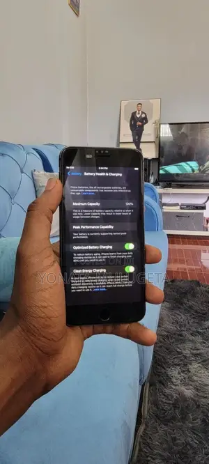 Photo - Apple iPhone 8 Plus 64 GB Black