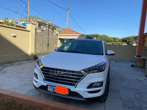 Photo - Hyundai Tucson 2020 White