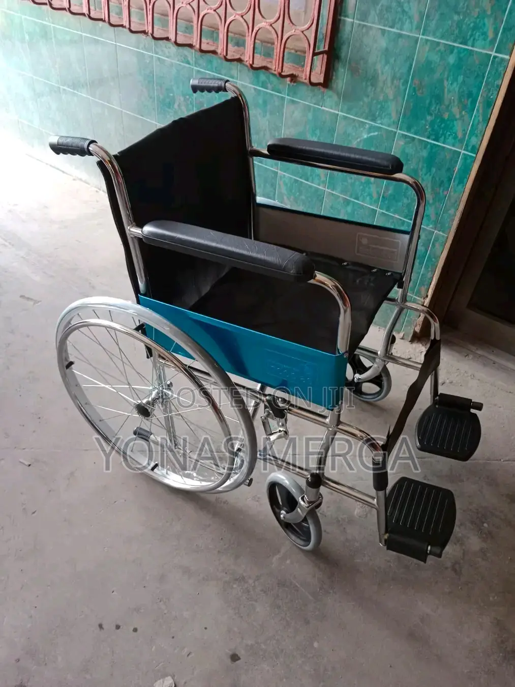 Normal Wheelchair_black Victory Hard Seat Manual Wheelchair