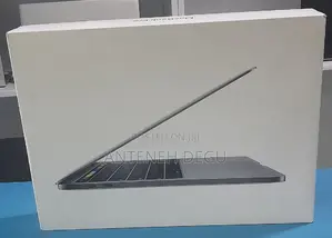 New Laptop Apple MacBook 8GB Intel Core I5 SSD 256GB