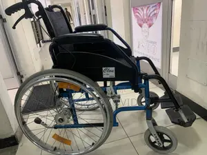 Medwarm Aluminum Manual Wheelchair .