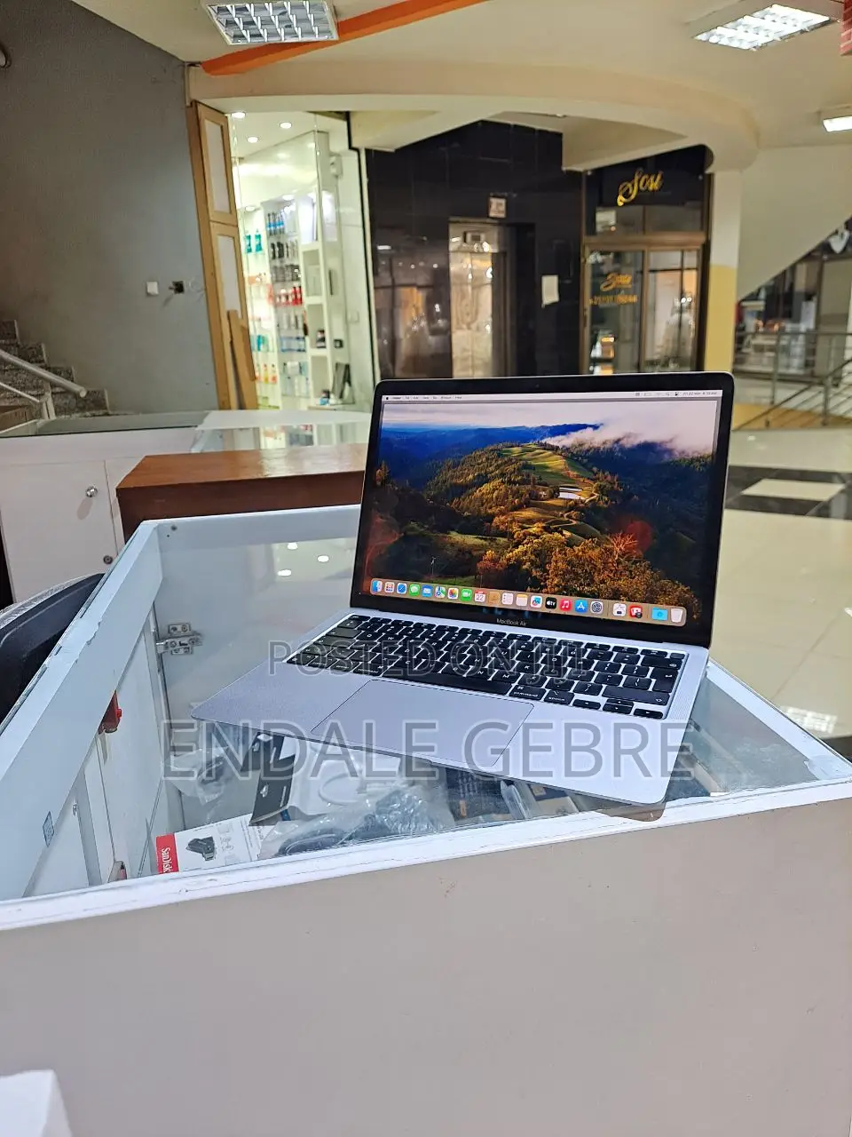 New Laptop Apple MacBook Air 2020 M1 8GB Apple M1 SSD 256GB