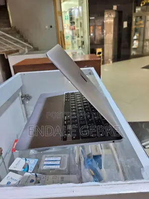 New Laptop Apple MacBook Air 2020 M1 8GB Apple M1 SSD 256GB