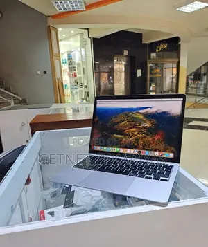 New Laptop Apple MacBook Air 2020 M1 8GB Apple M1 SSD 256GB