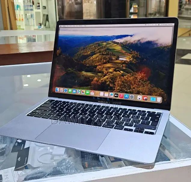 New Laptop Apple MacBook Air 2020 M1 8GB Apple M1 SSD 256GB