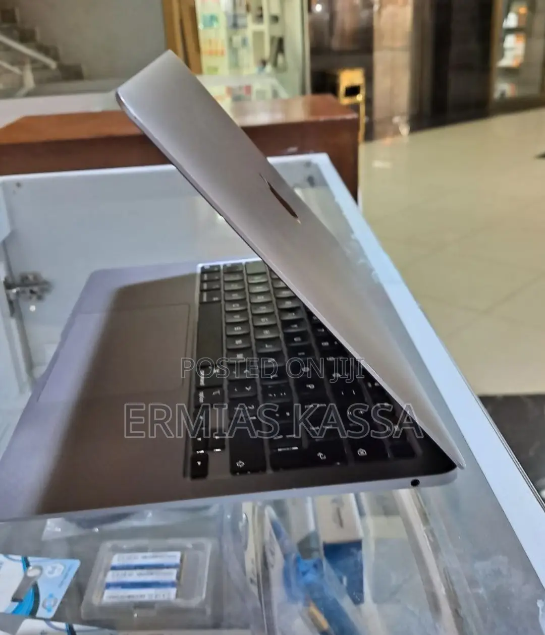 New Laptop Apple MacBook Air 2020 M1 8GB Apple M1 SSD 256GB