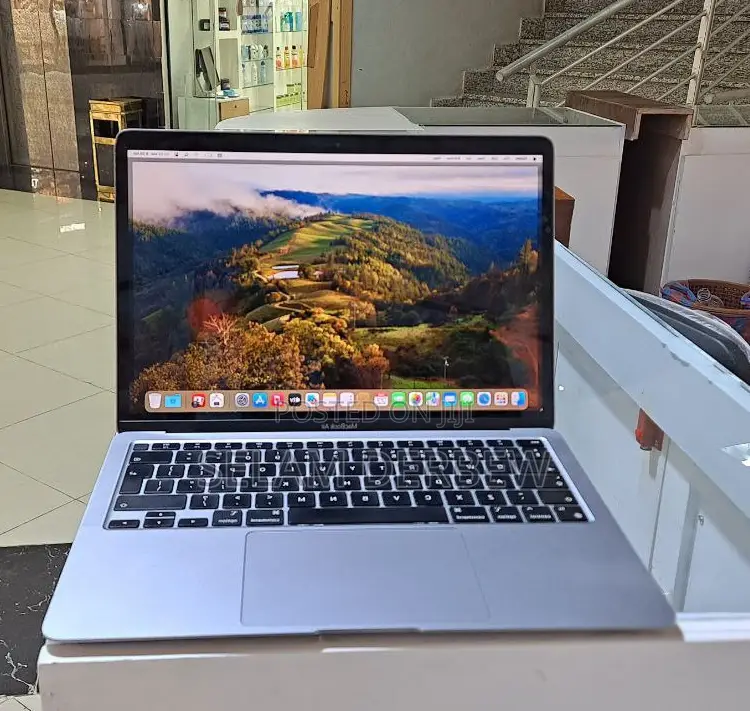 New Laptop Apple MacBook Air 2020 M1 8GB Apple M1 SSD 256GB