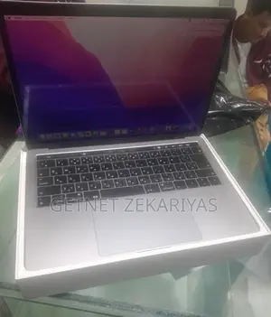 New Laptop Apple MacBook Pro 2018 8GB Intel Core I5 SSD 256GB
