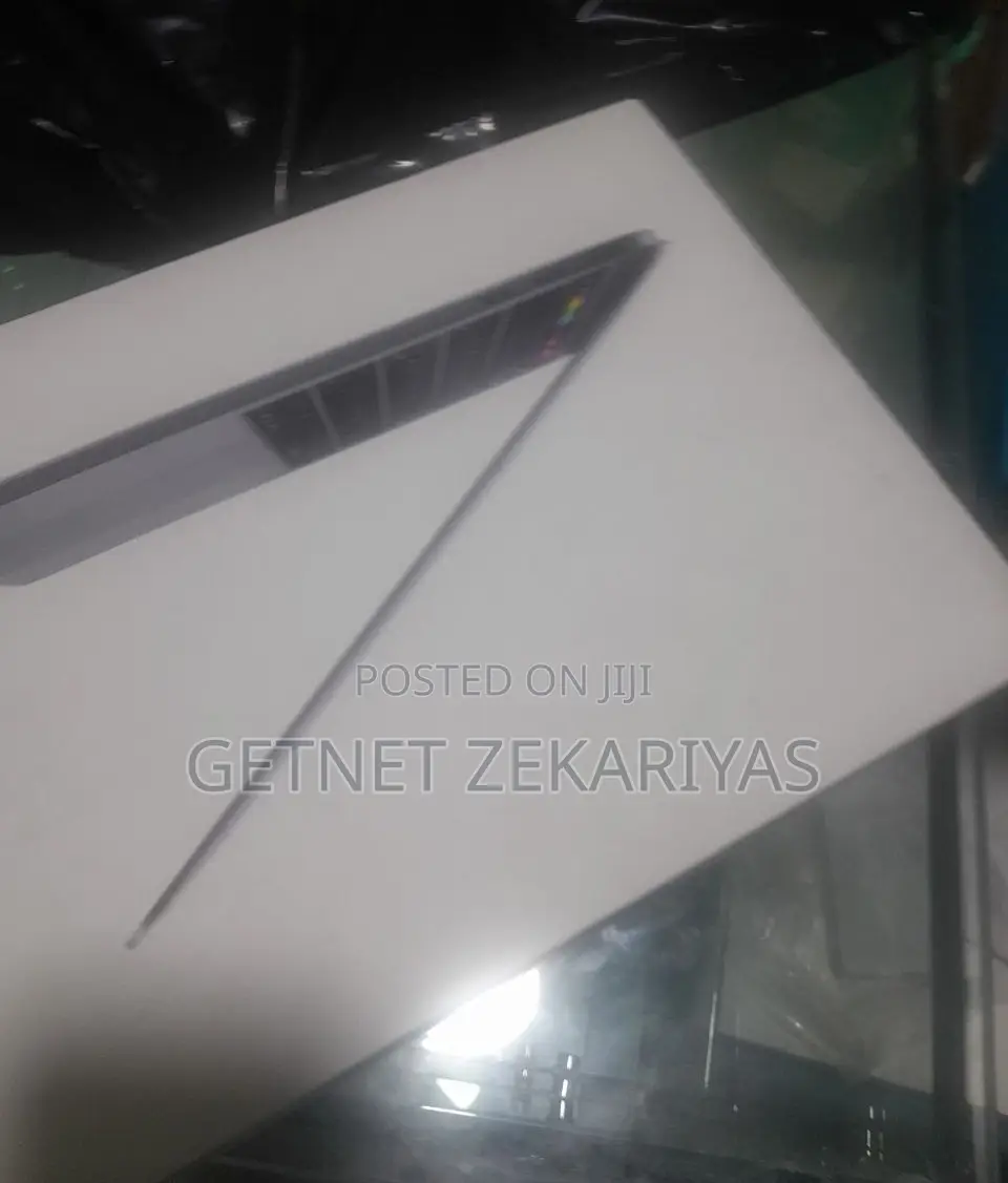 New Laptop Apple MacBook Pro 2018 8GB Intel Core I5 SSD 256GB