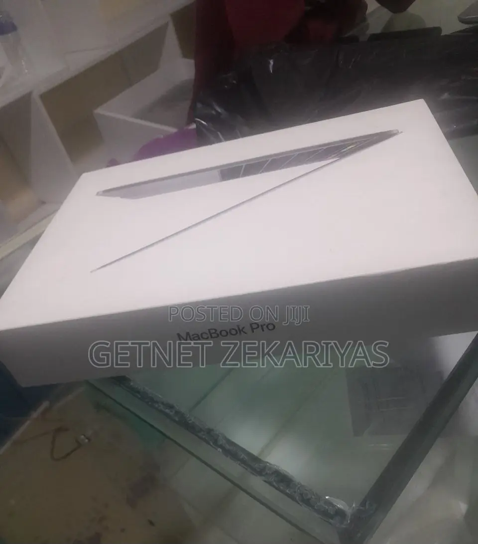 New Laptop Apple MacBook Pro 2018 8GB Intel Core I5 SSD 256GB