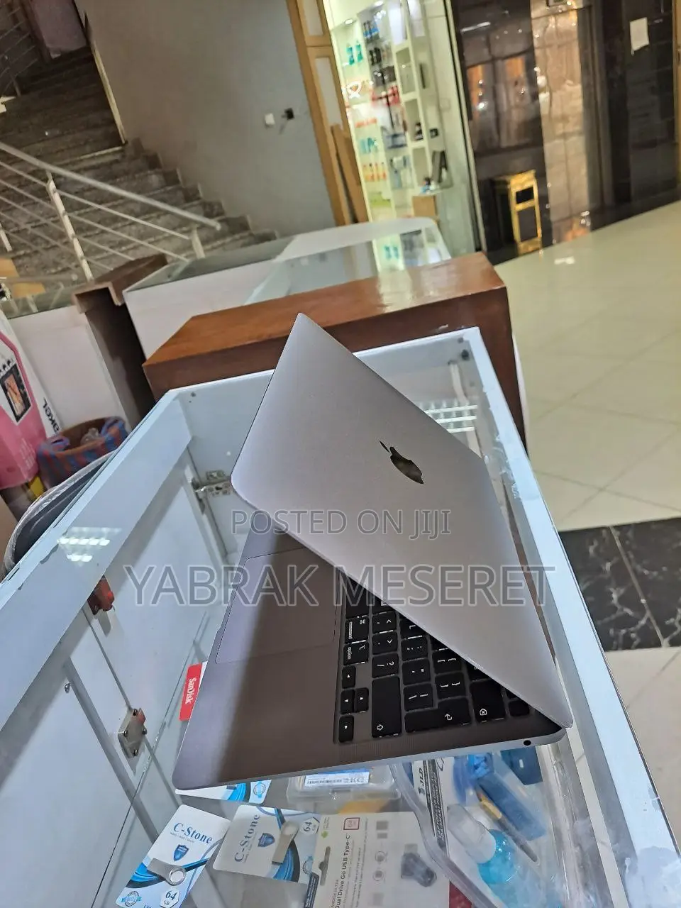 New Laptop Apple MacBook Air 2020 M1 8GB Intel Core I7 SSD 256GB