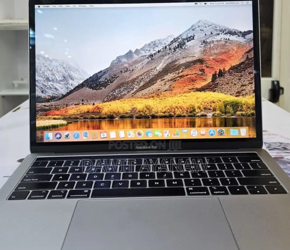New Laptop Apple MacBook Pro 2018 8GB Intel Core I5 SSD 256GB