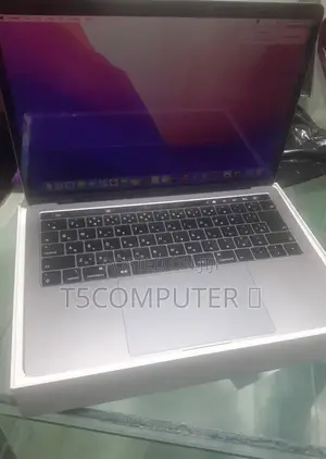 New Laptop Apple MacBook 2018 8GB Intel Core I5 SSD 256GB