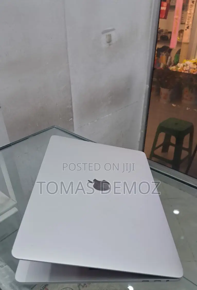 New Laptop Apple MacBook Pro 2017 8GB Intel Core I5 SSD 256GB