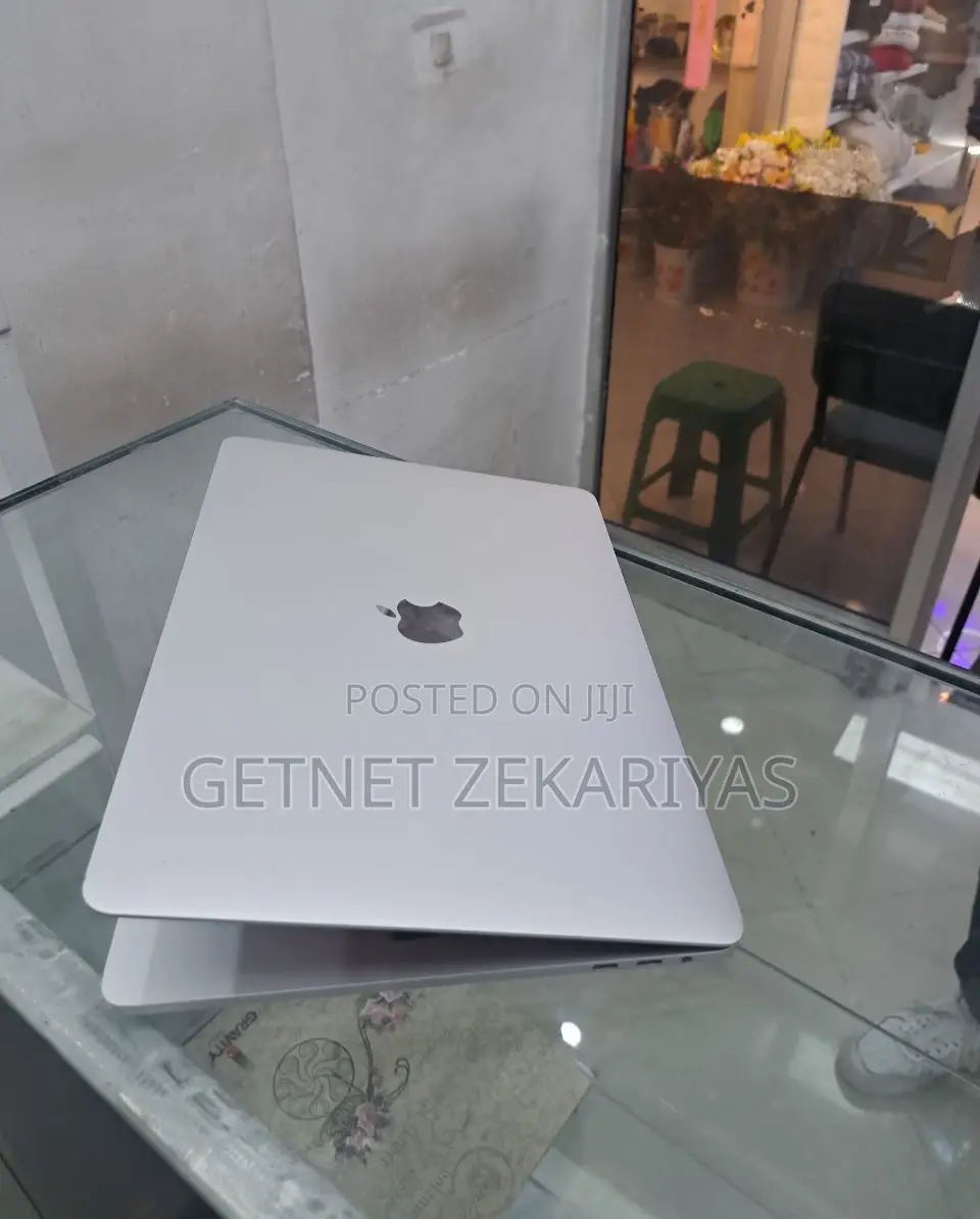 New Laptop Apple MacBook Pro 2017 8GB Intel Core I5 SSD 256GB