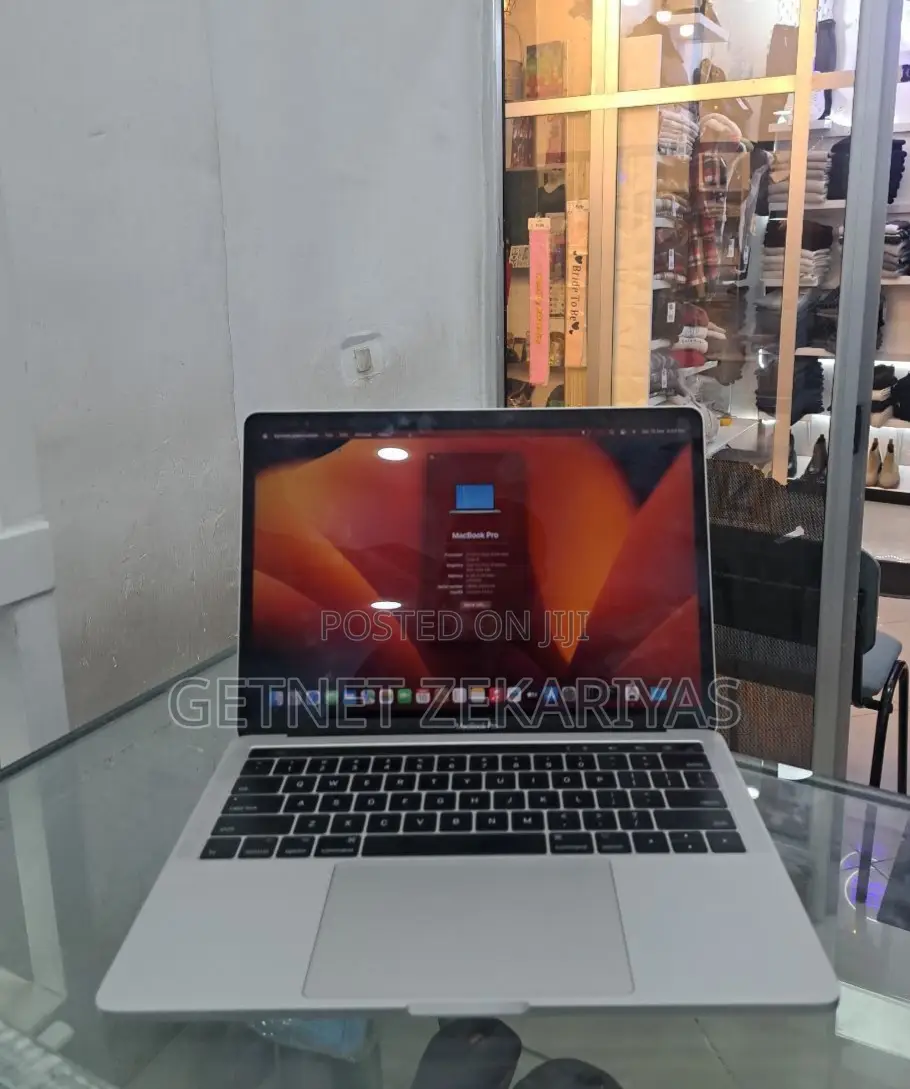 New Laptop Apple MacBook Pro 2017 8GB Intel Core I5 SSD 256GB