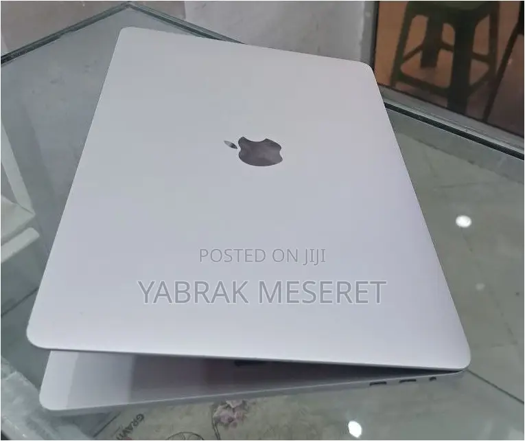 New Laptop Apple MacBook Pro 2017 8GB Intel Core I5 SSD 256GB