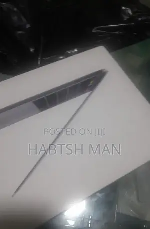 New Laptop Apple MacBook Pro 2018 8GB Intel Core I5 SSD 256GB